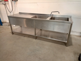 s/s sink with 2 tanks right